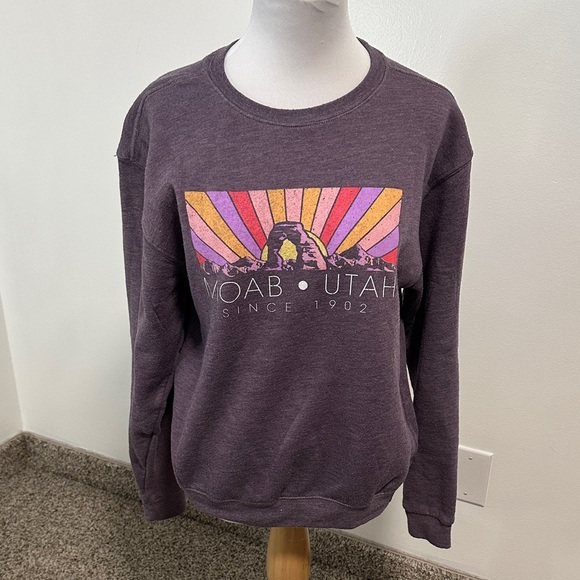 👛 Lone Rock Moab Utah Crew Neck Sweatshirt - Picture 1 of 3
